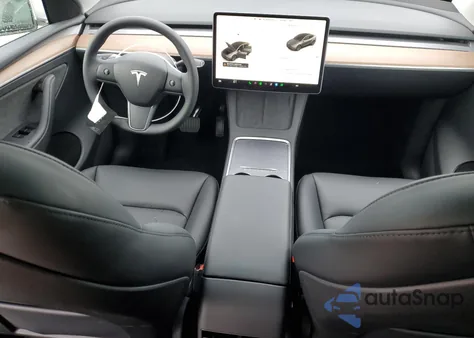 2025 Tesla Model Y из США, поврежденный, VIN 7SAYGAEE6SF268048